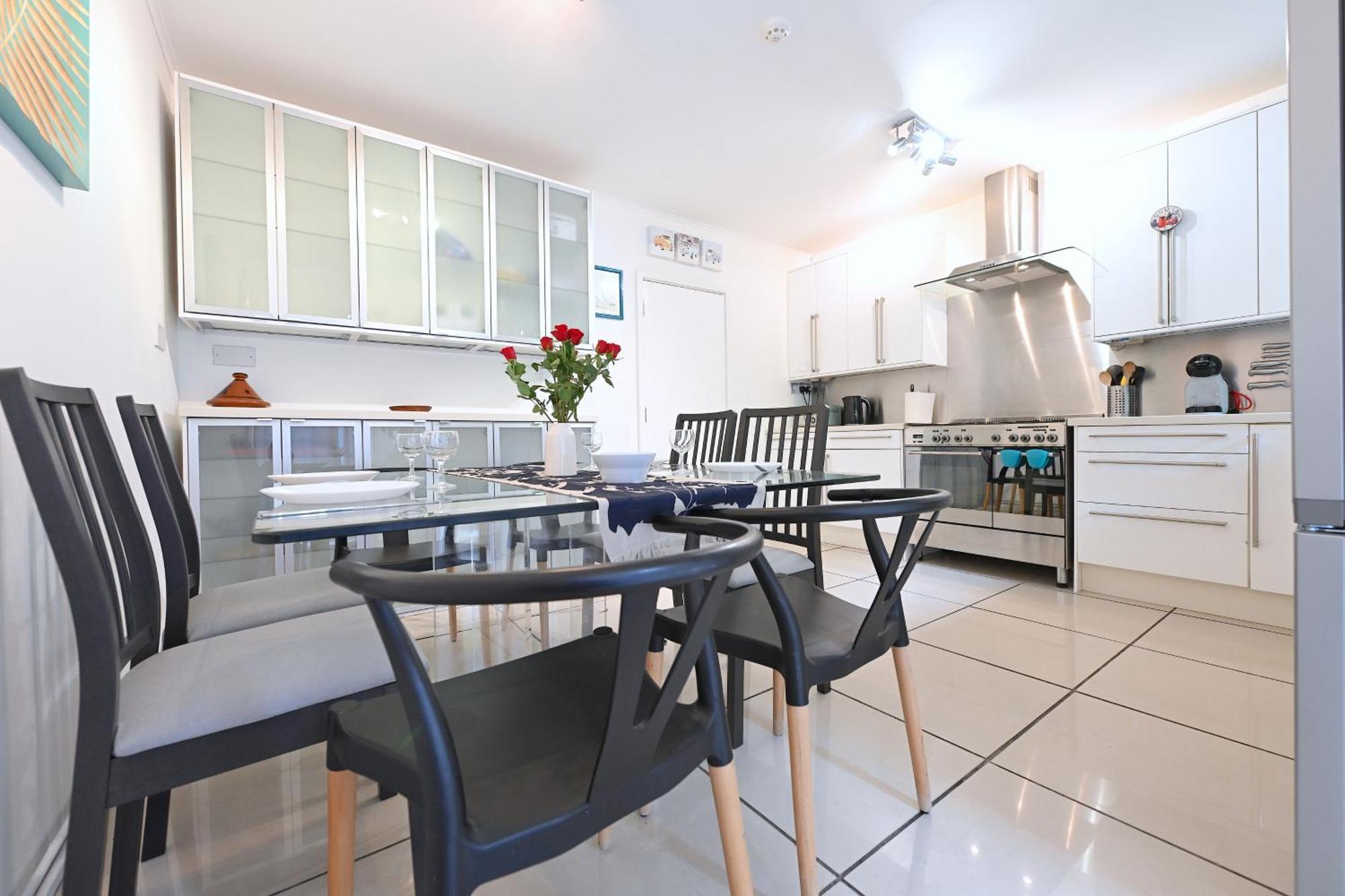 4 Bedroom Patio House Regent'S Park - Parking Лондон Экстерьер фото